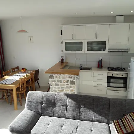 Leon Apartment